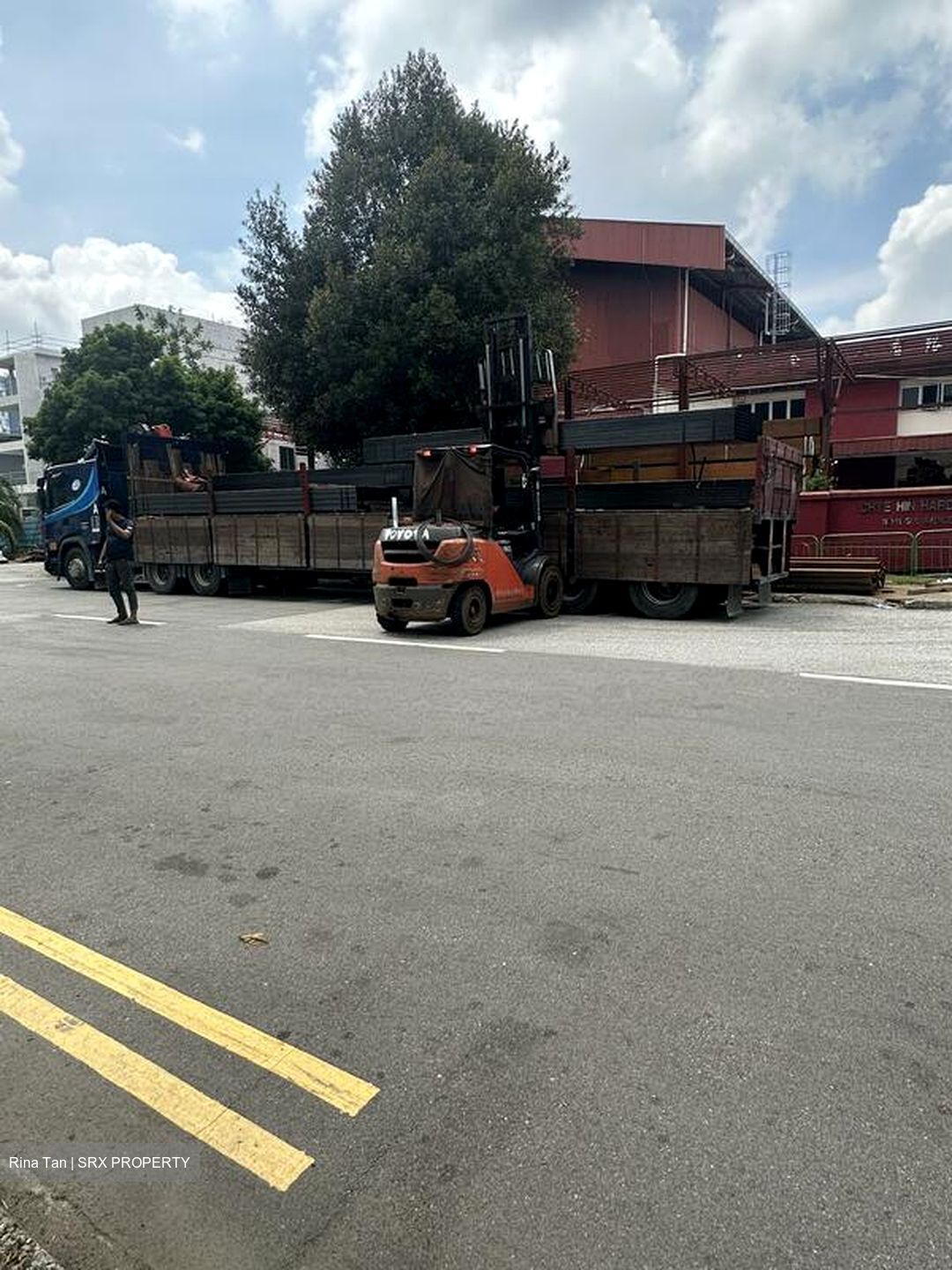 Gul Way (D22), Warehouse #496952601